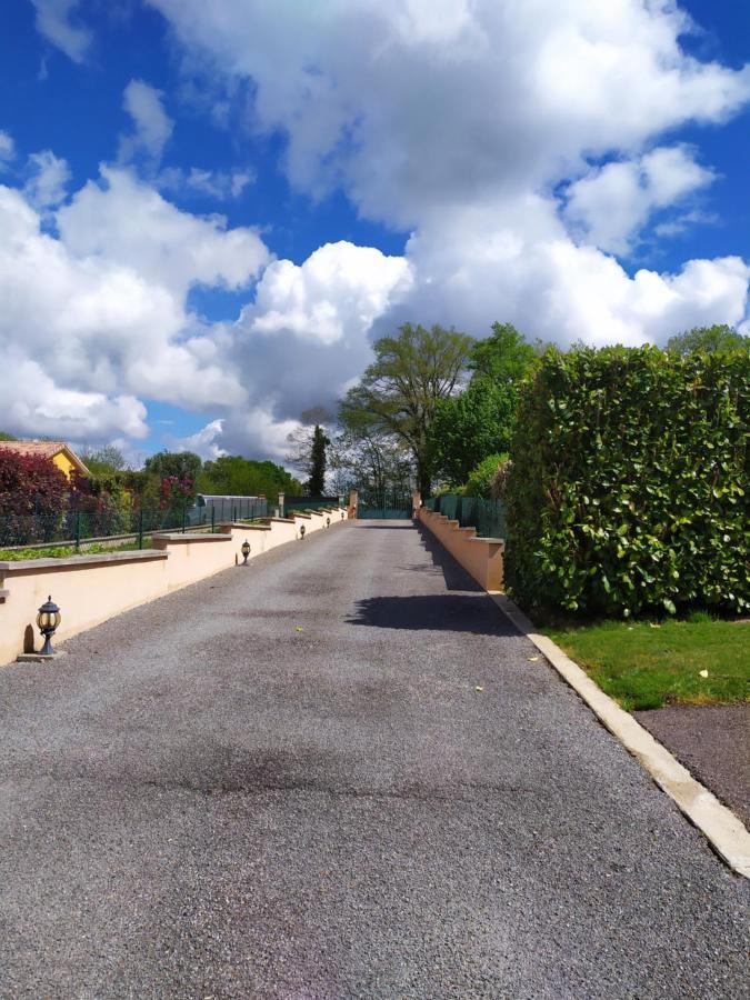 Ferienwohnung Les Bruyeres Chaptelat Exterior foto
